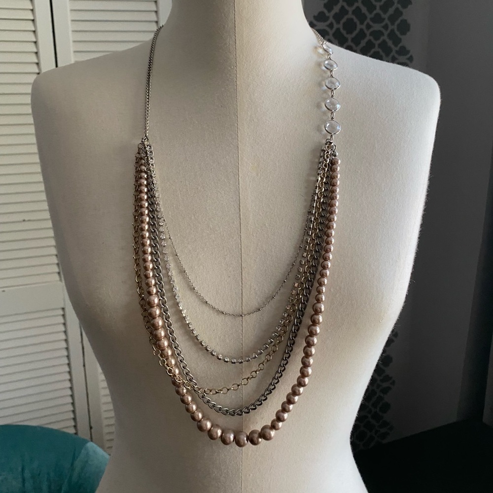 Limited metal and pearl necklace